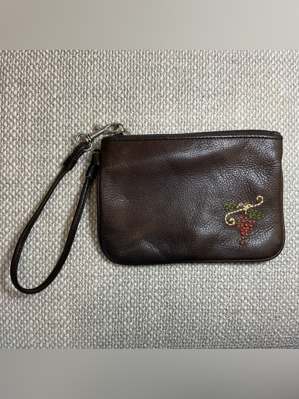 Vintage Fossil Embroidered Grape Leather Wristlet Wallet/Coin Purse